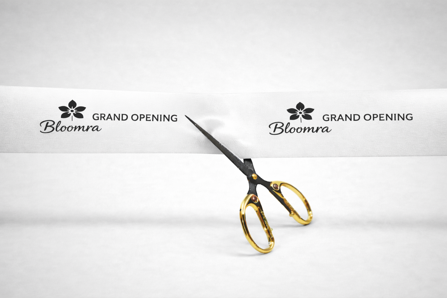 Bílá inaugurační stuha s potiskem na míru od JM Band®.