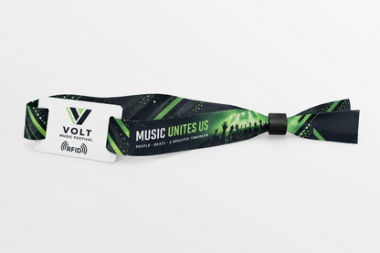 RFID textilní náramek z rPET s tmavě zeleným potiskem hudebního festivalu